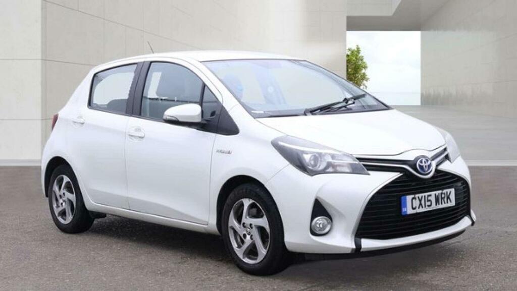 Toyota Yaris Icon White