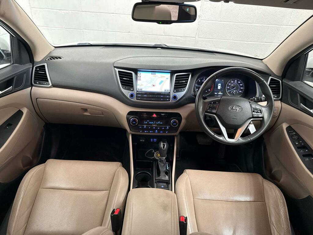 Hyundai Tucson Premium White #2