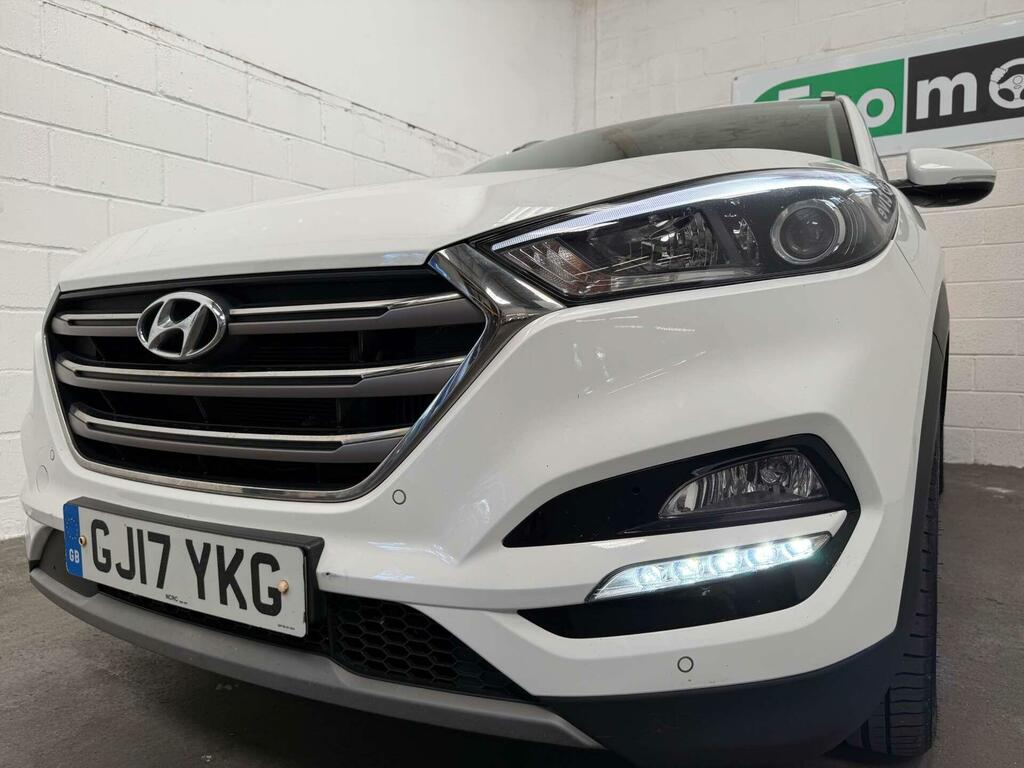 Hyundai Tucson Premium White #6