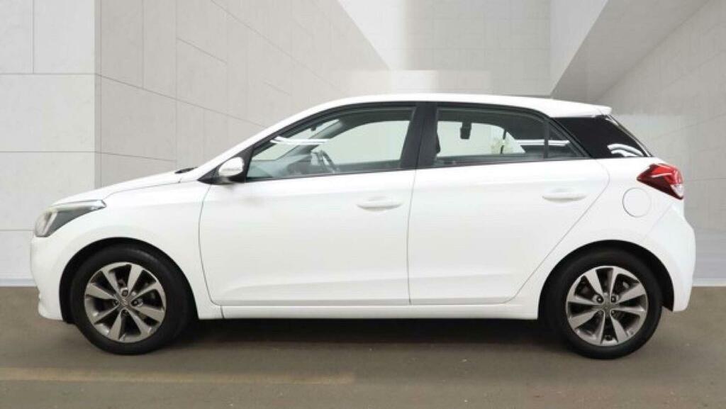 Hyundai I20 Se White #5