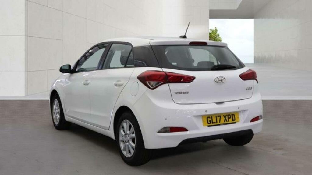 Hyundai I20 Se White #4