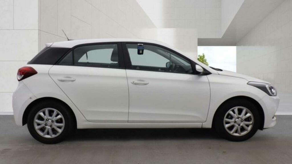 Hyundai I20 Se White #6