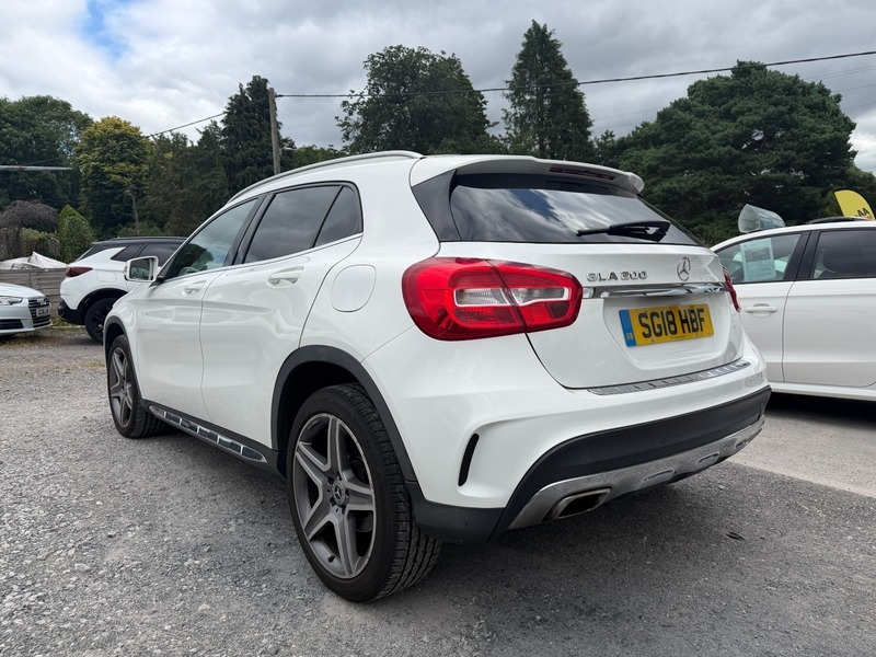 Mercedes-Benz GLA Class Gla 200 Amg Line White #3
