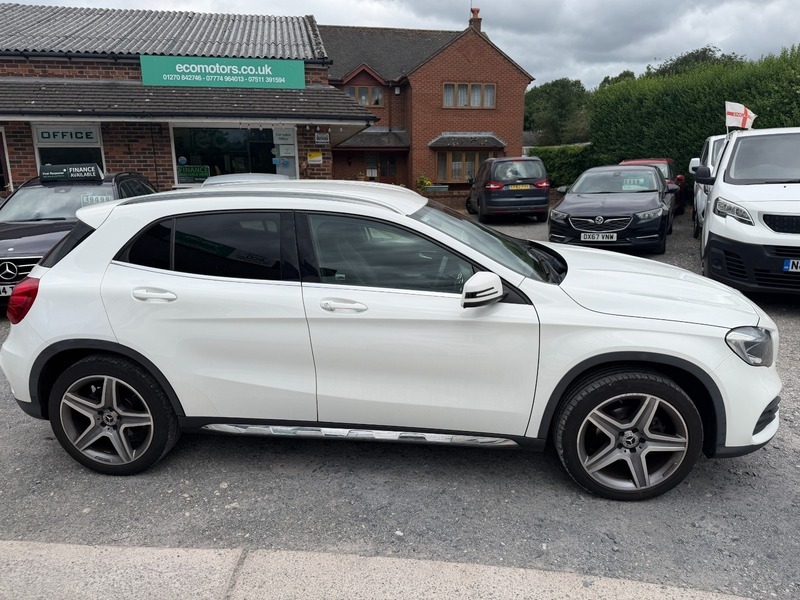 Mercedes-Benz GLA Class Gla 200 Amg Line White #6