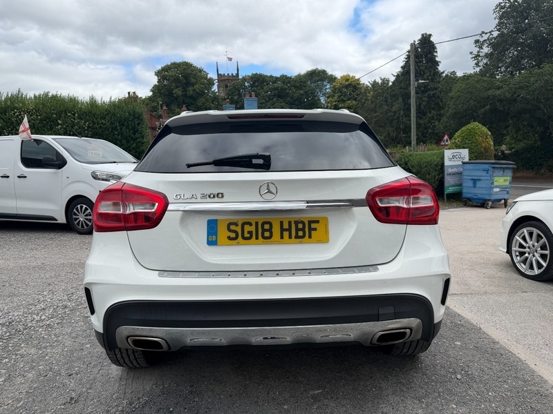 Mercedes-Benz GLA Class Gla 200 Amg Line White #4