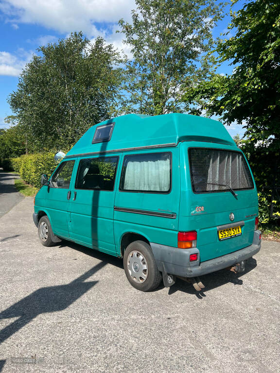 Volkswagen Transporter Estate Green #2