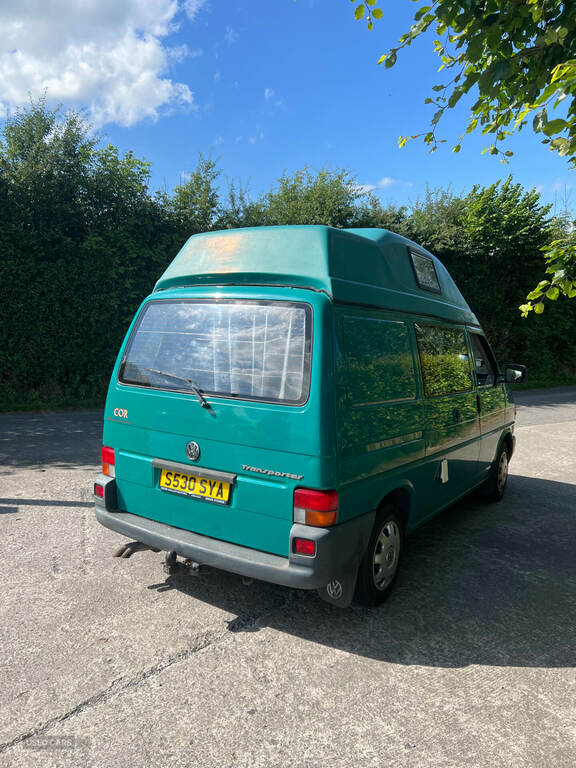 Volkswagen Transporter Estate Green #3