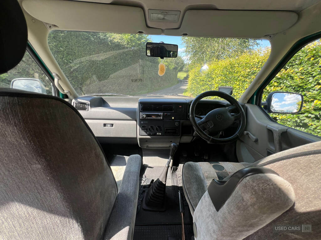 Volkswagen Transporter Estate Green #5