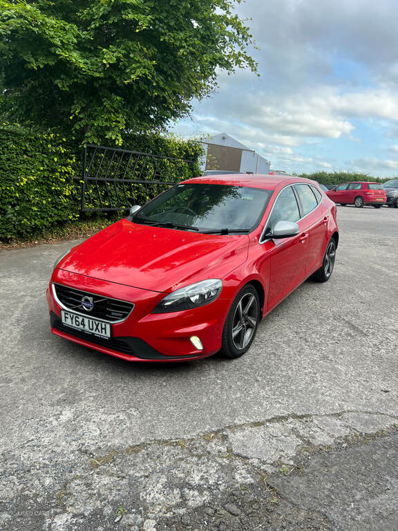 Volvo V40 D4 190 R Design Nav Red