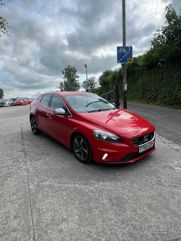 Volvo V40 D4 190 R Design Nav Red #2