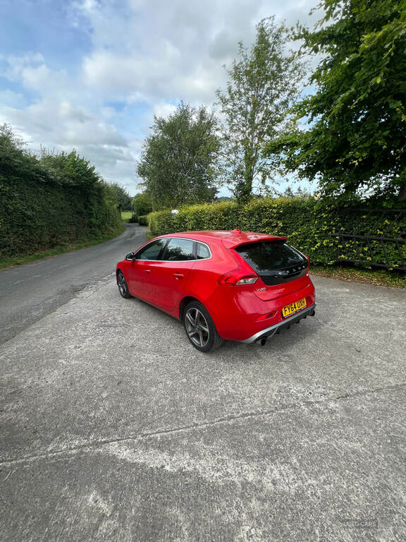 Volvo V40 D4 190 R Design Nav Red #3
