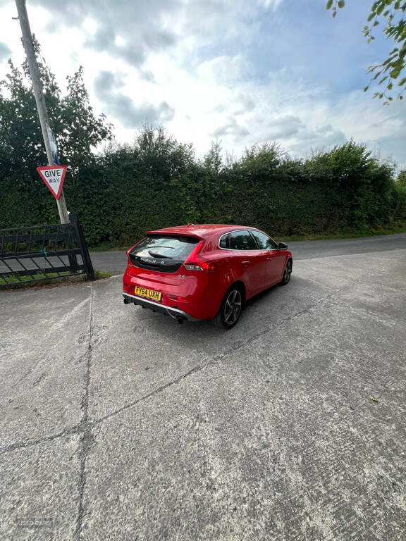 Volvo V40 D4 190 R Design Nav Red #5