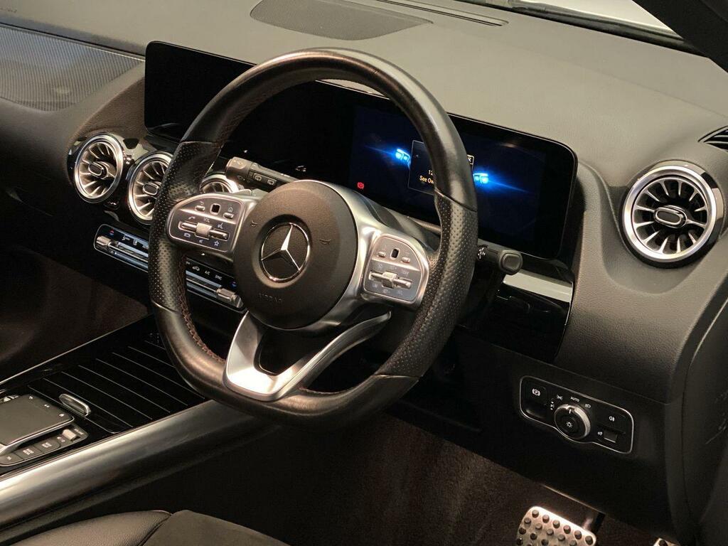 Mercedes-Benz GLA Class 180 1.3 Amg Line Premium Nq LN71KFR White #4
