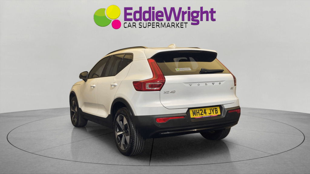 Volvo XC40 2.0 B3p Mhev Plus Dark Nq ML58MML White #2