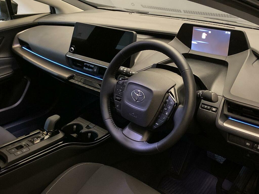 Toyota Prius 2.0 13.6Kwh 223 Bhp Design Cvt Vq YK25RVC #4
