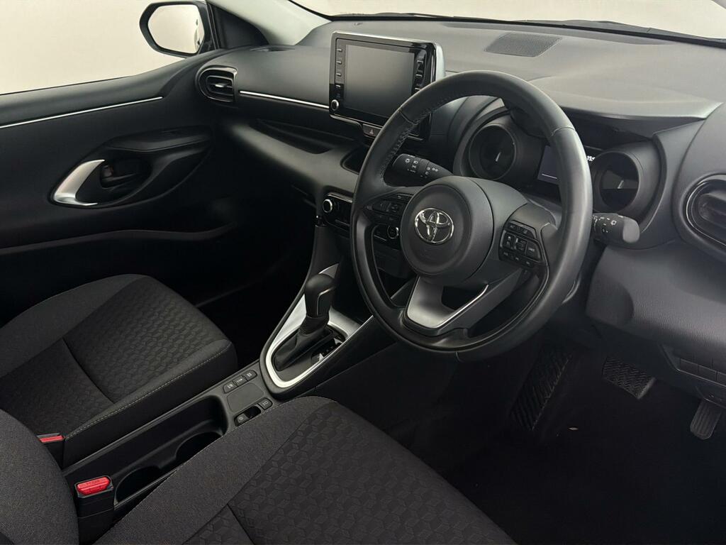 Toyota Yaris 1.5 Vvt-h 116 Bhp Design E-cvt Nq YJ73KJT #4