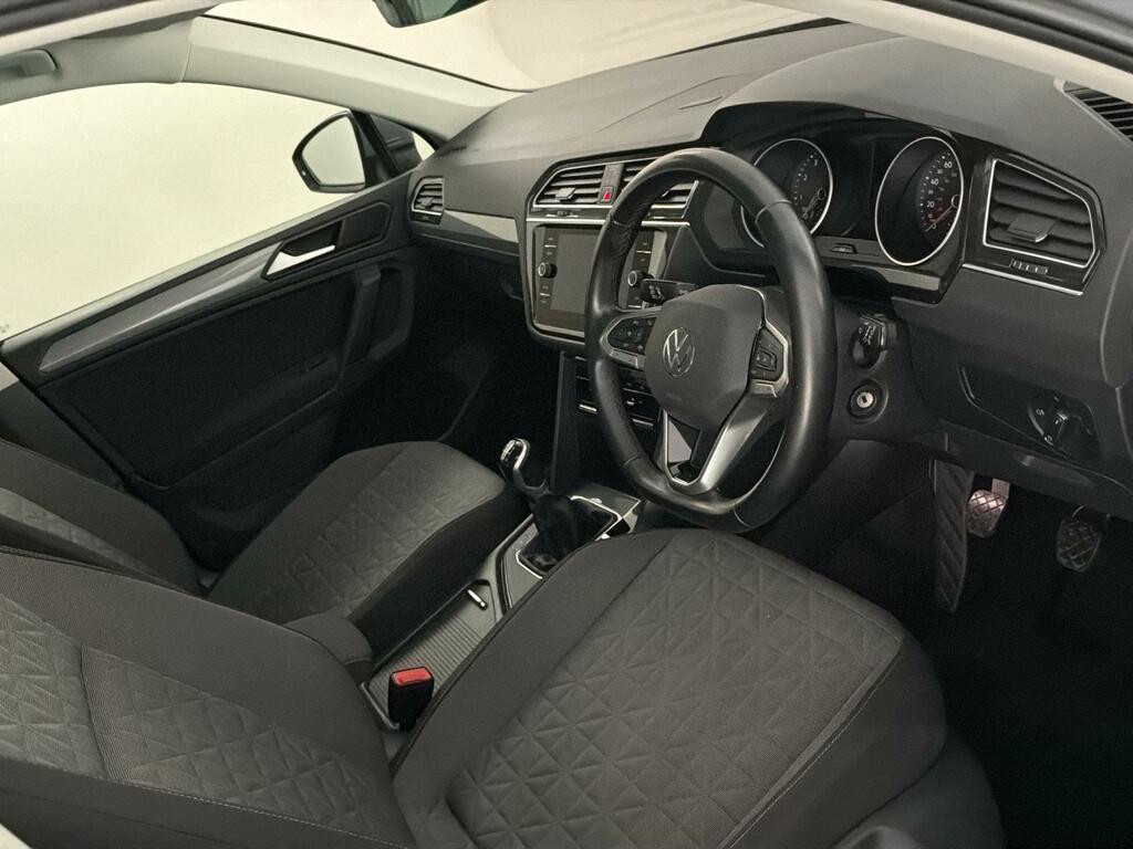 Volkswagen Tiguan 1.5 Tsi 150 Bhp Life Nq BD21YNP #4