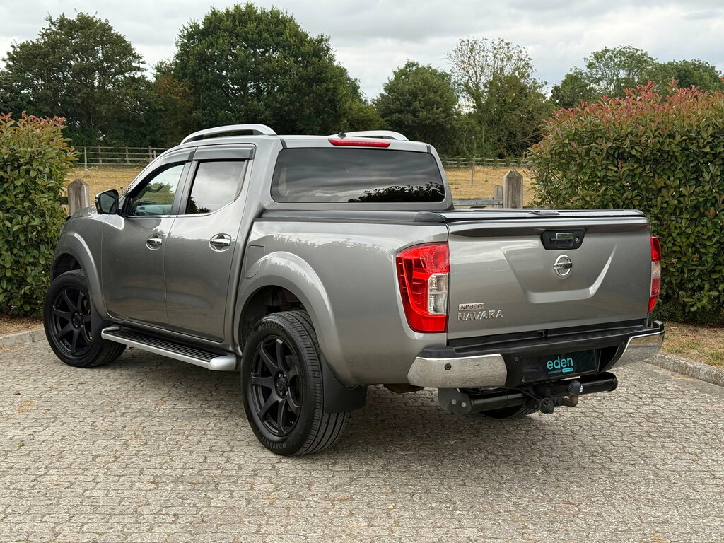 Nissan Navara 2.3 Dci Tekna Pickup Double Cab 4W Grey #3