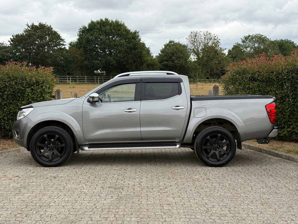 Nissan Navara 2.3 Dci Tekna Pickup Double Cab 4W Grey #2