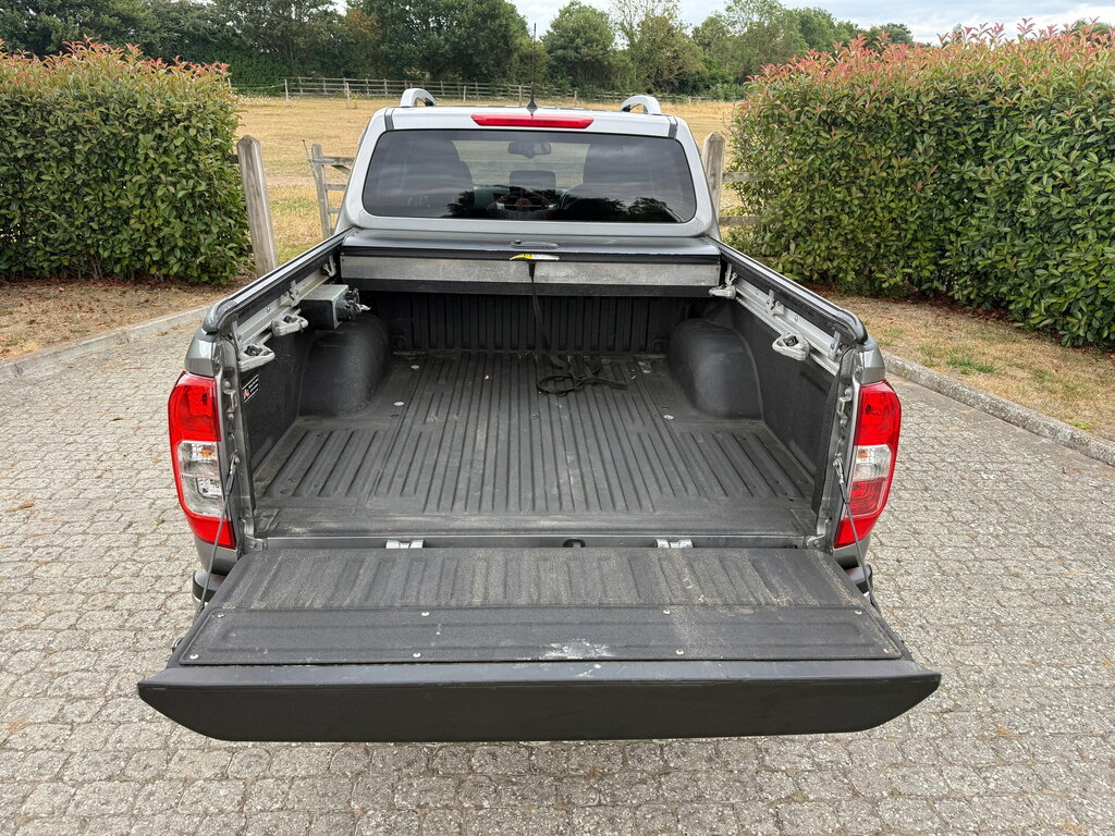 Nissan Navara 2.3 Dci Tekna Pickup Double Cab 4W Grey #6
