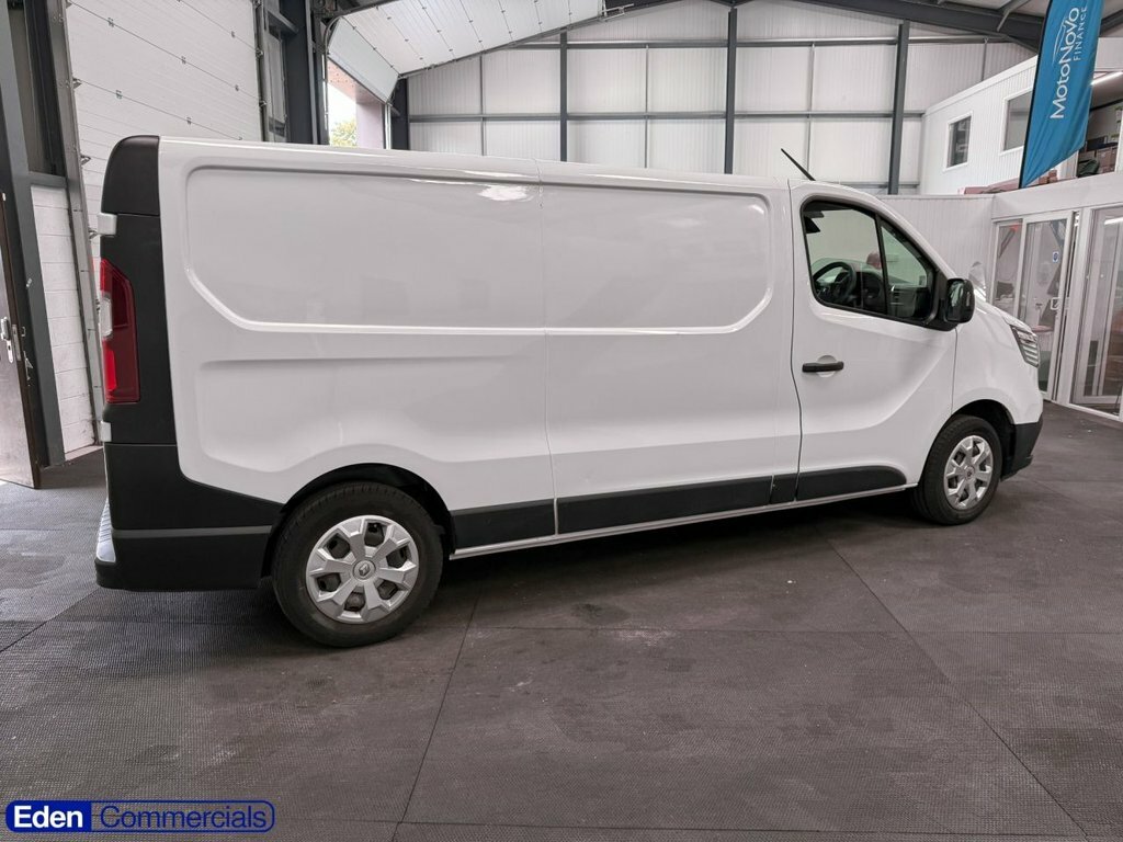 Renault Trafic 2L Start MJ73VZK White #6