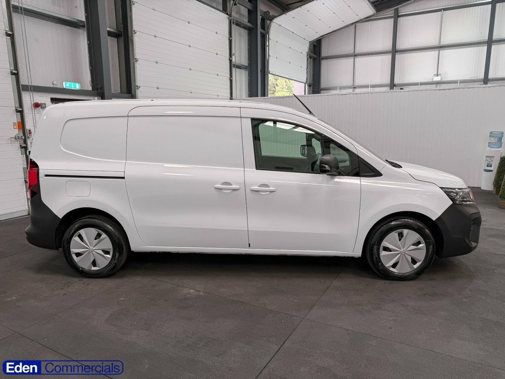 Nissan TOWNSTAR Mpv White #2