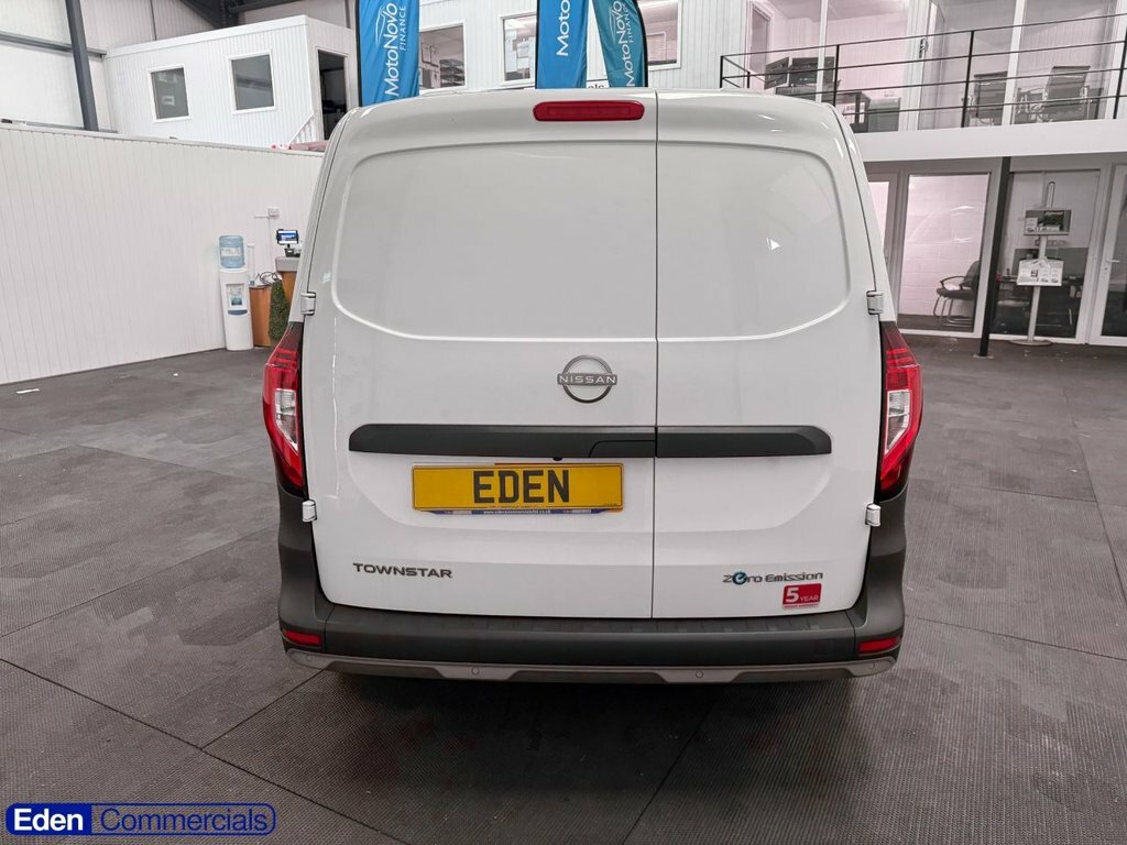 Nissan TOWNSTAR Mpv White #6