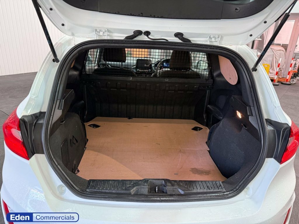 Ford Fiesta 1L Sport White #4