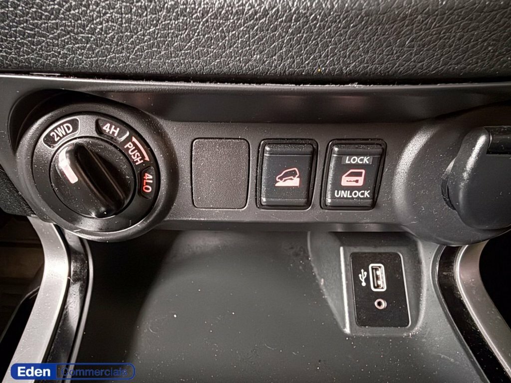 Nissan Navara 2.3 Dci N-connecta Pickup 4Wd Eu Black #25