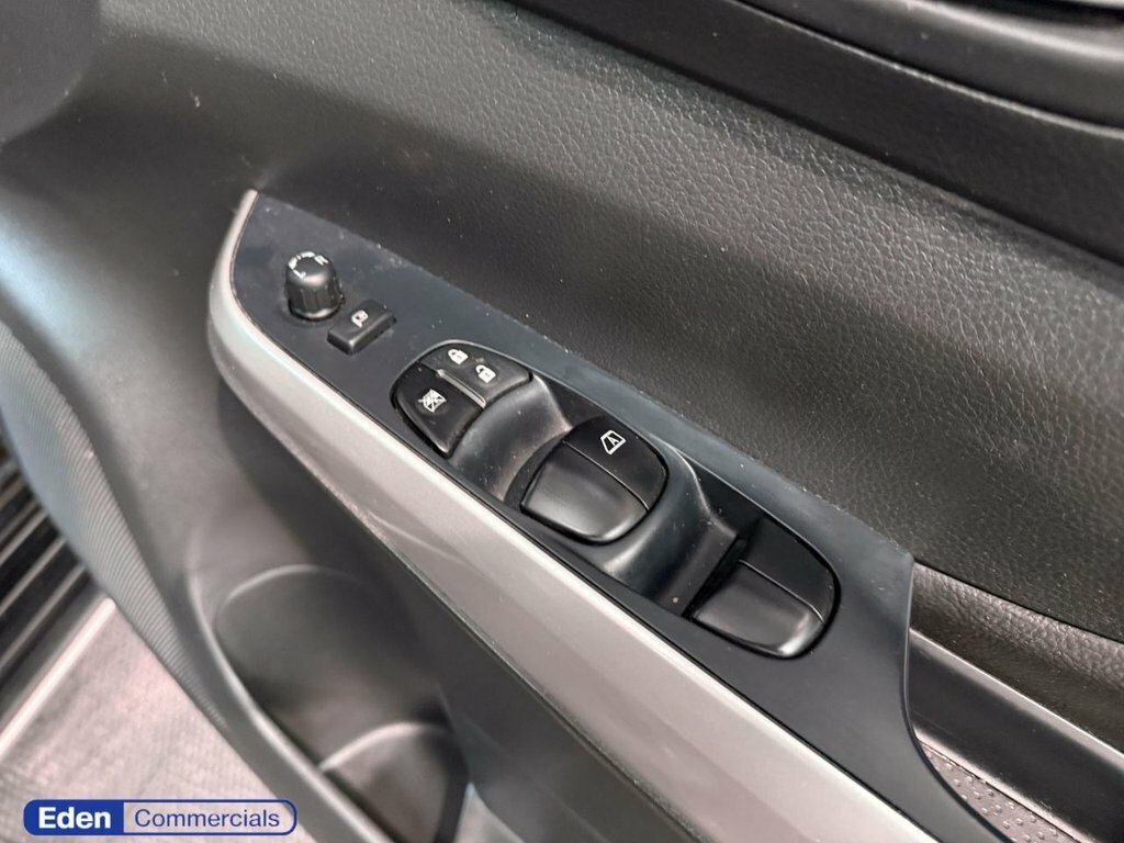 Nissan Navara 2.3 Dci N-connecta Pickup 4Wd Eu Black #32