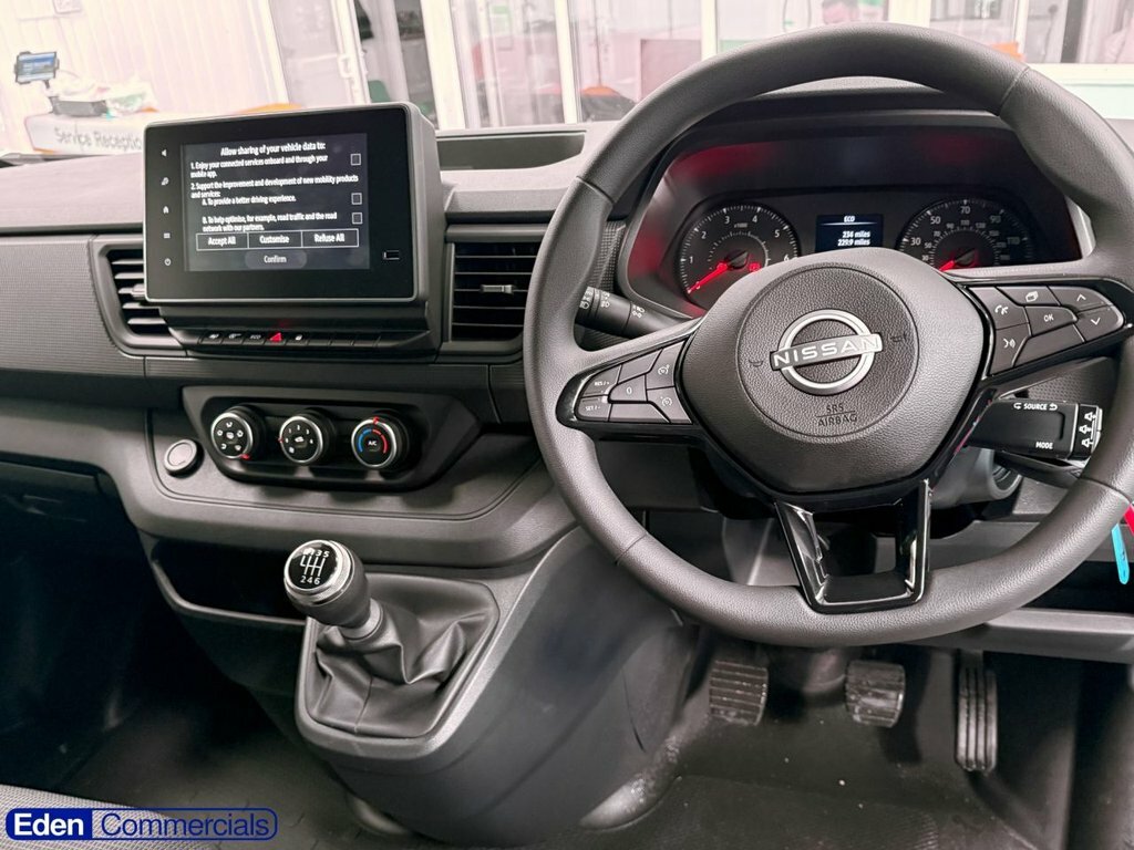Nissan Primastar 2L Acenta White #3