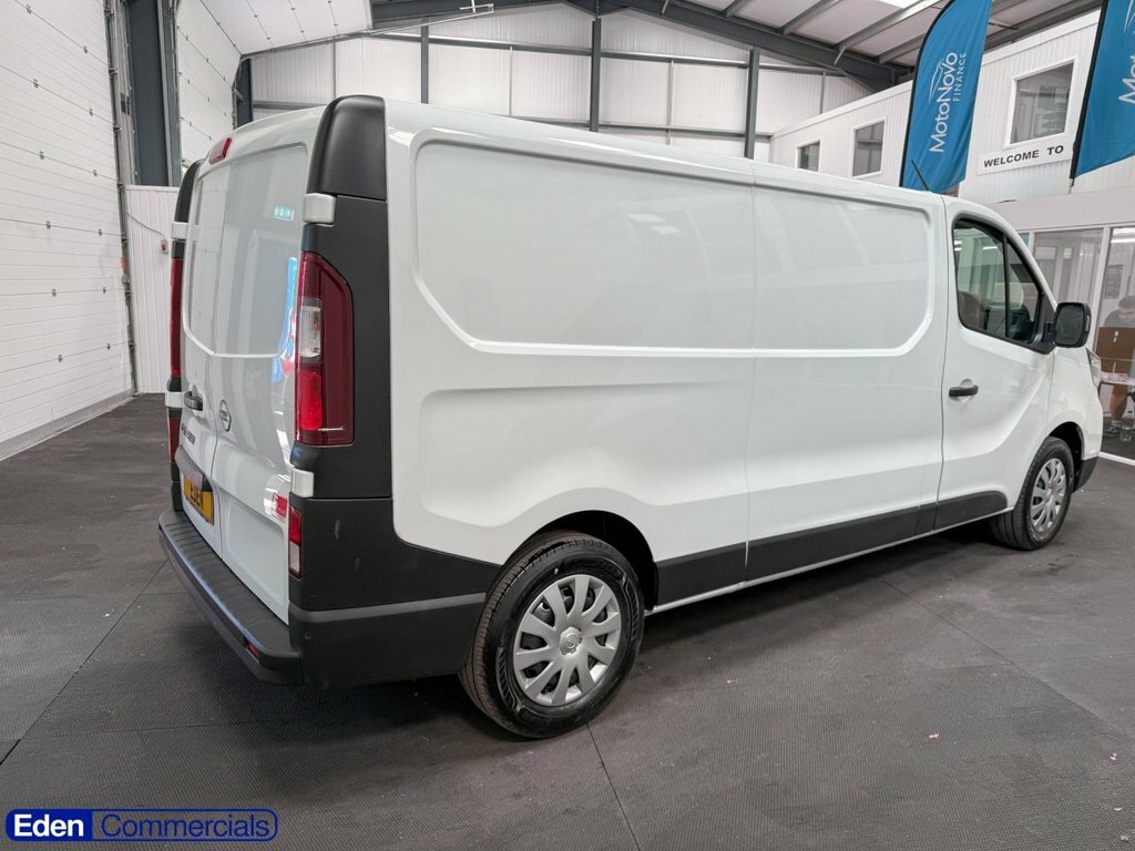 Nissan Primastar 2L Acenta White #5