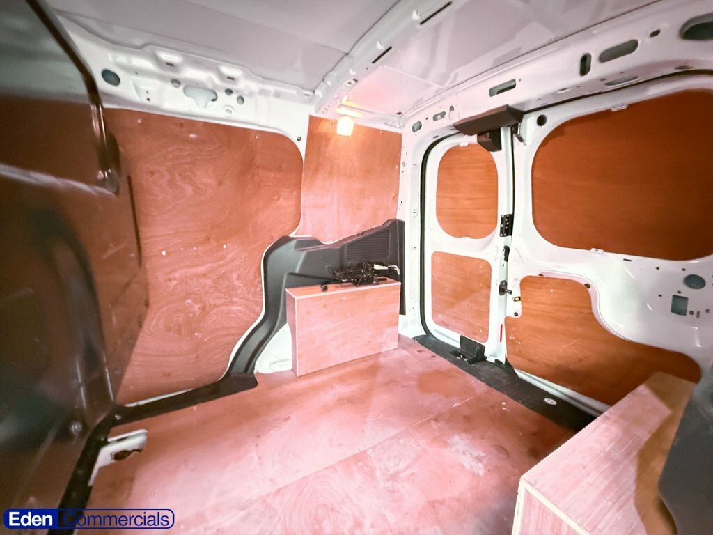 Ford Transit Courier 1L Limited White #4