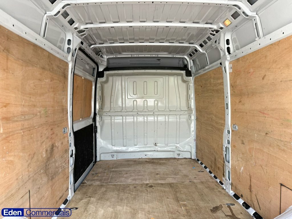 Peugeot Boxer 2.2L Professional Premium White #4