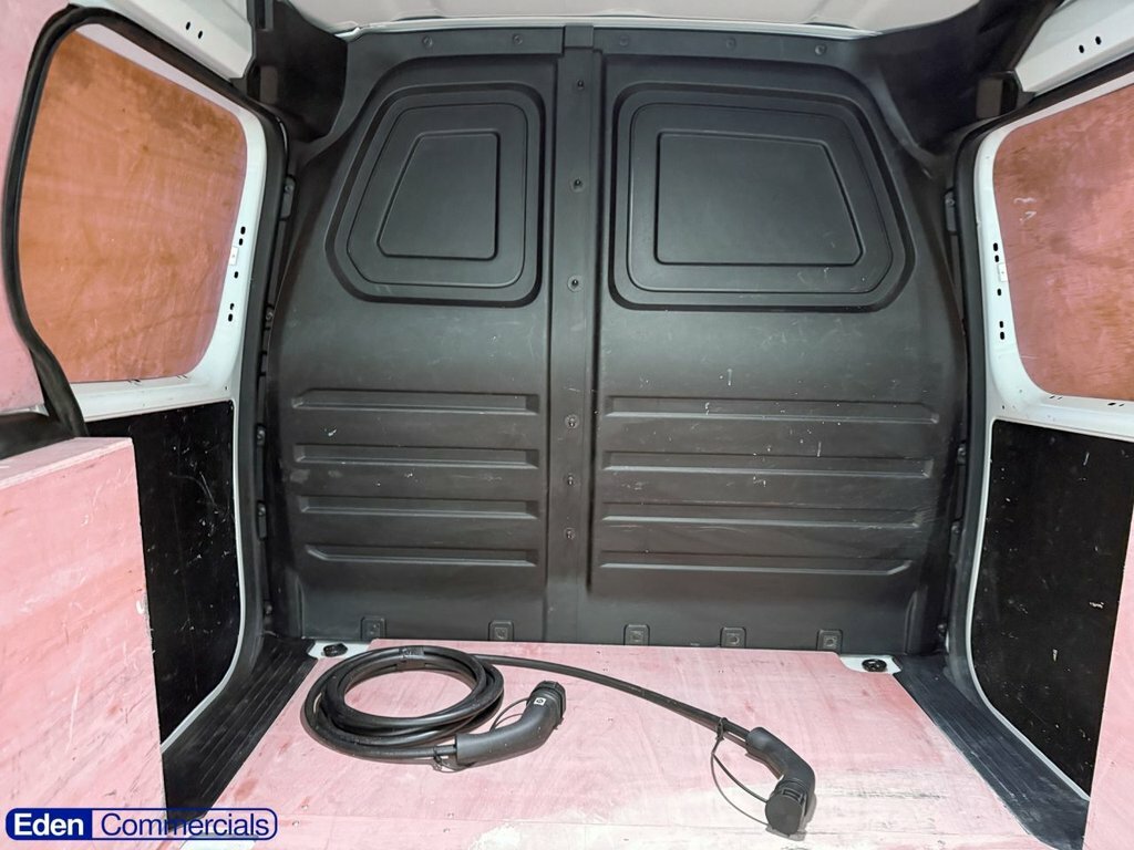 Nissan TOWNSTAR Mpv White #6