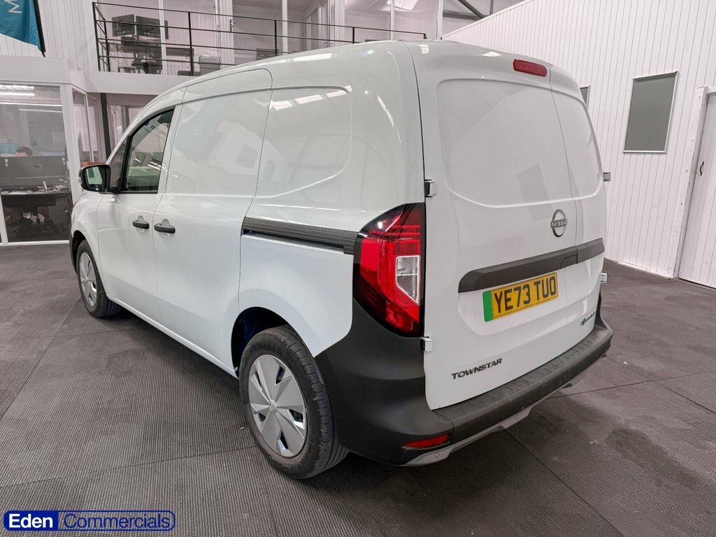 Nissan TOWNSTAR Mpv White #5