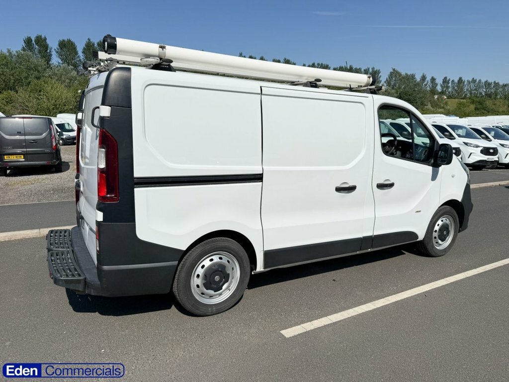 Vauxhall Vivaro Mpv White #5