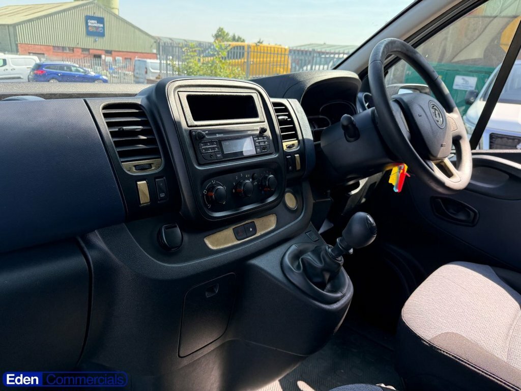 Vauxhall Vivaro Mpv White #3