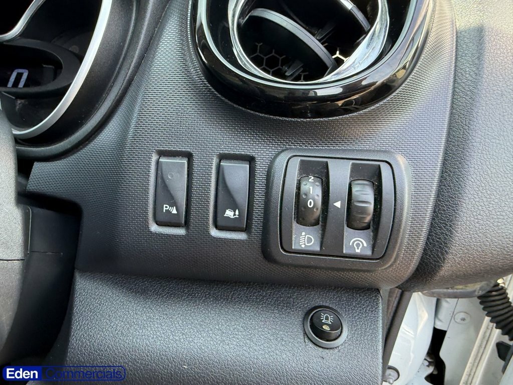 Vauxhall Vivaro White #16