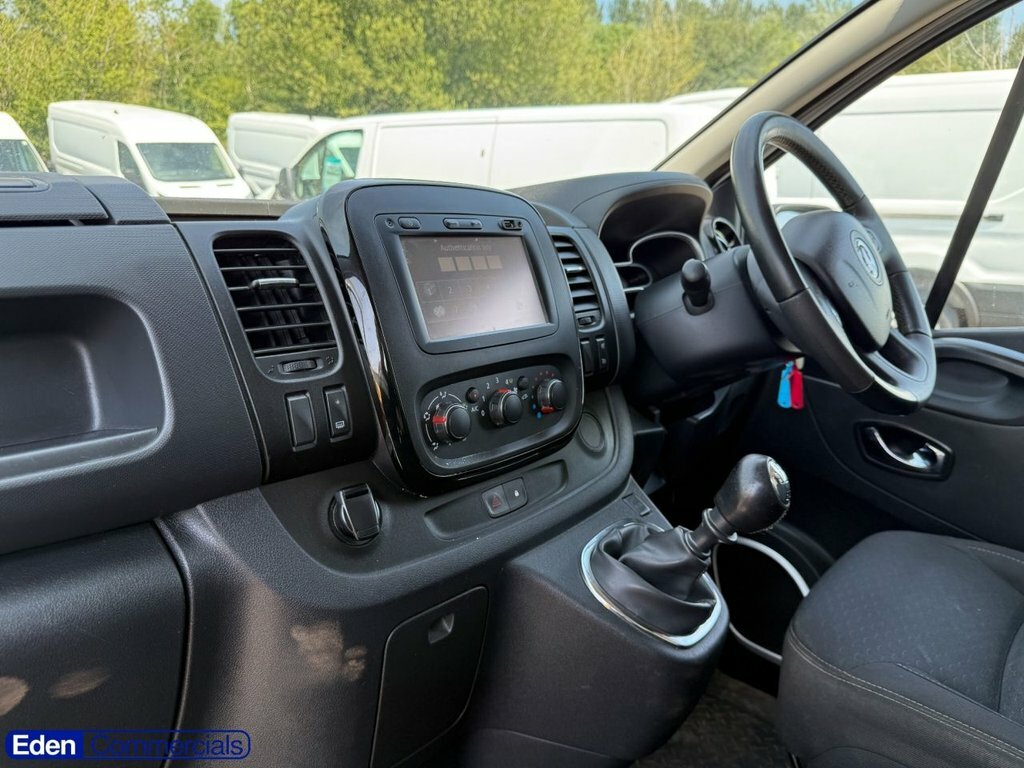 Vauxhall Vivaro 1.6L Sportive White #3