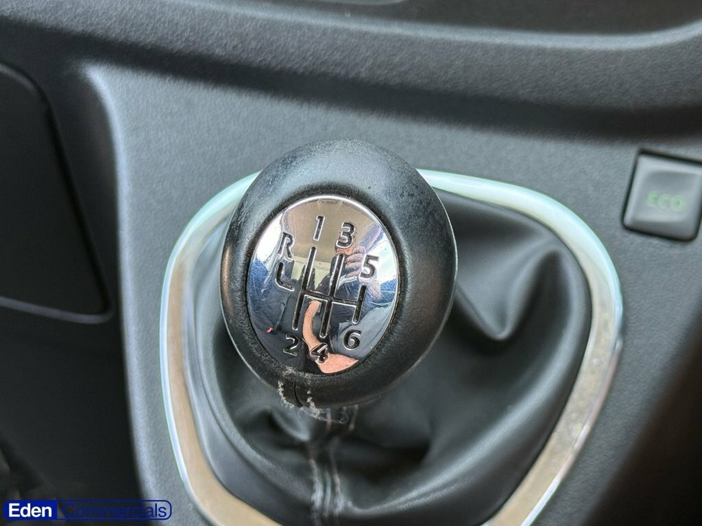 Vauxhall Vivaro White #25