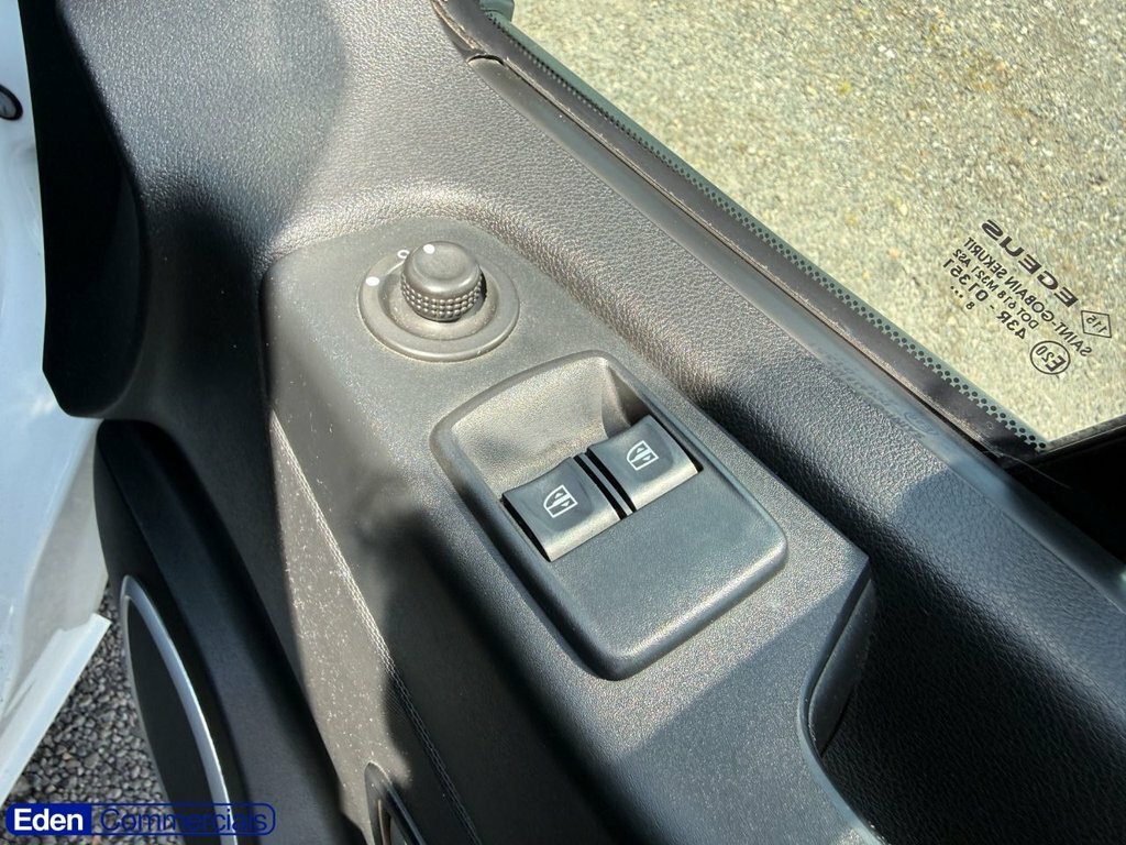 Vauxhall Vivaro White #18
