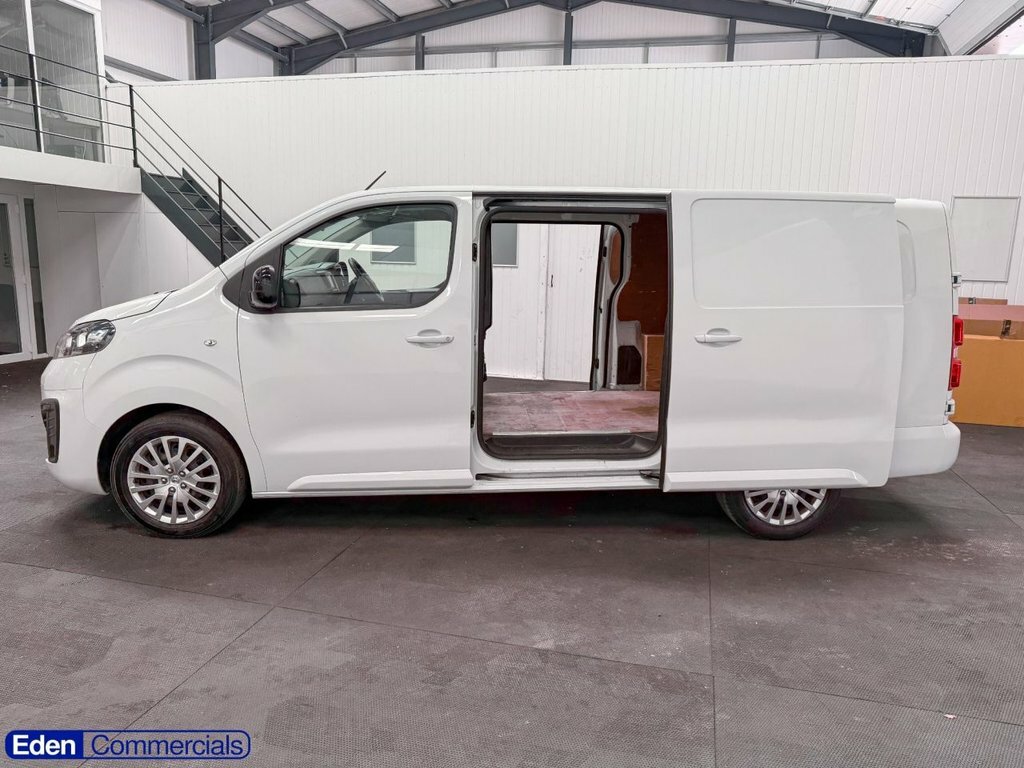 Vauxhall Vivaro 1.5L Pro 6Dr White #4