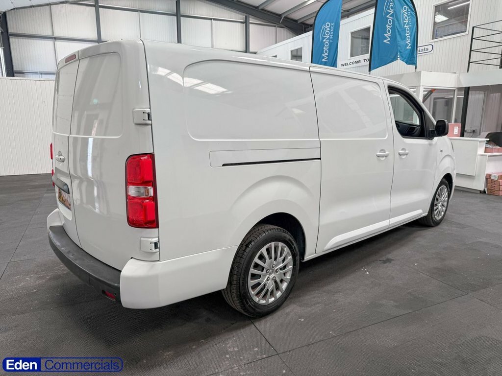 Vauxhall Vivaro 1.5L Pro 6Dr White #5