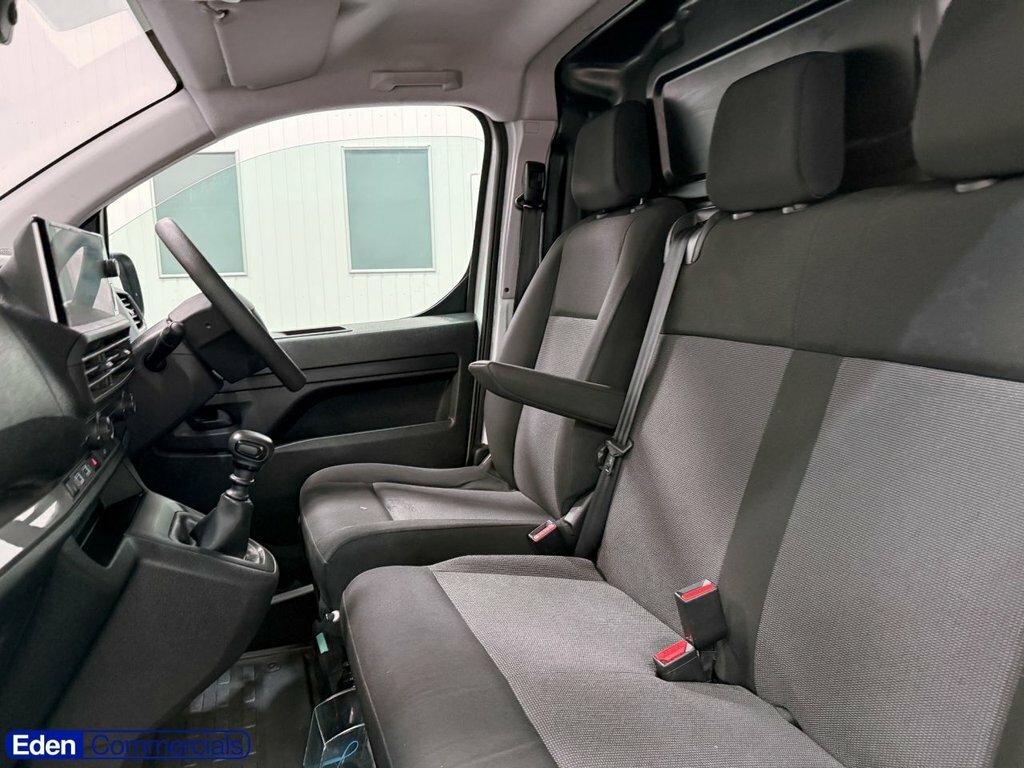 Vauxhall Vivaro Diesel #13