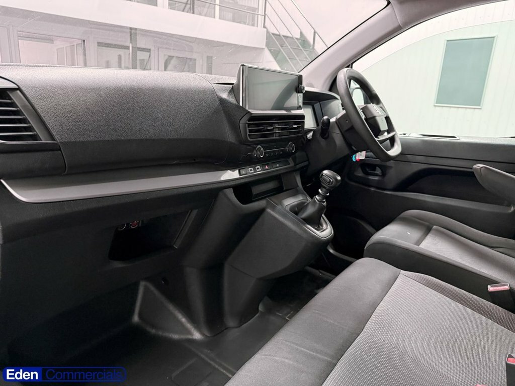 Vauxhall Vivaro 2L Prime 6Dr White #3