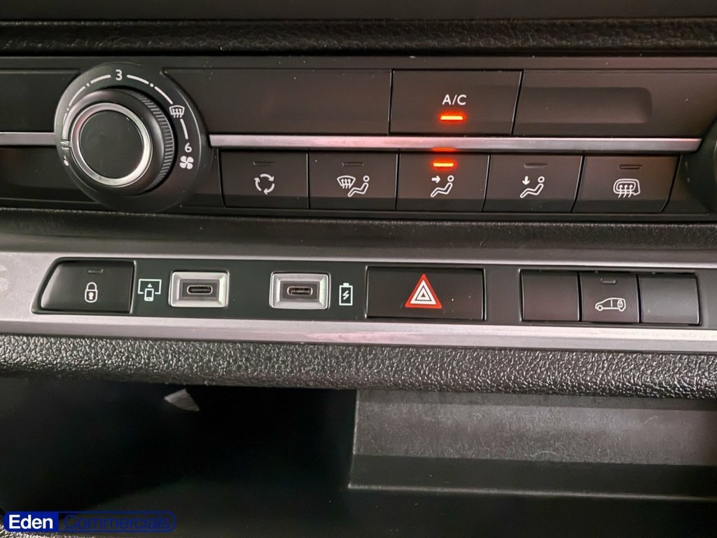 Vauxhall Vivaro Diesel #24