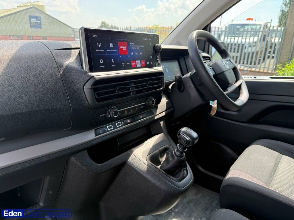 Vauxhall Vivaro 2L Prime 6Dr White #3