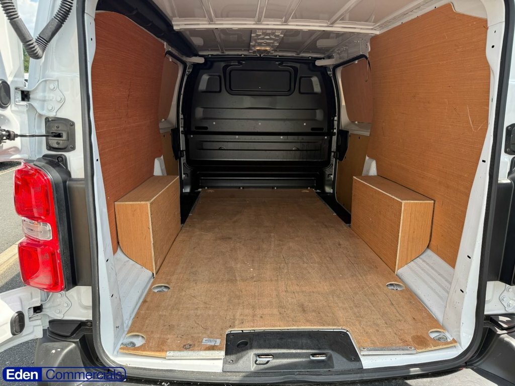 Vauxhall Vivaro 2L Prime 6Dr White #4