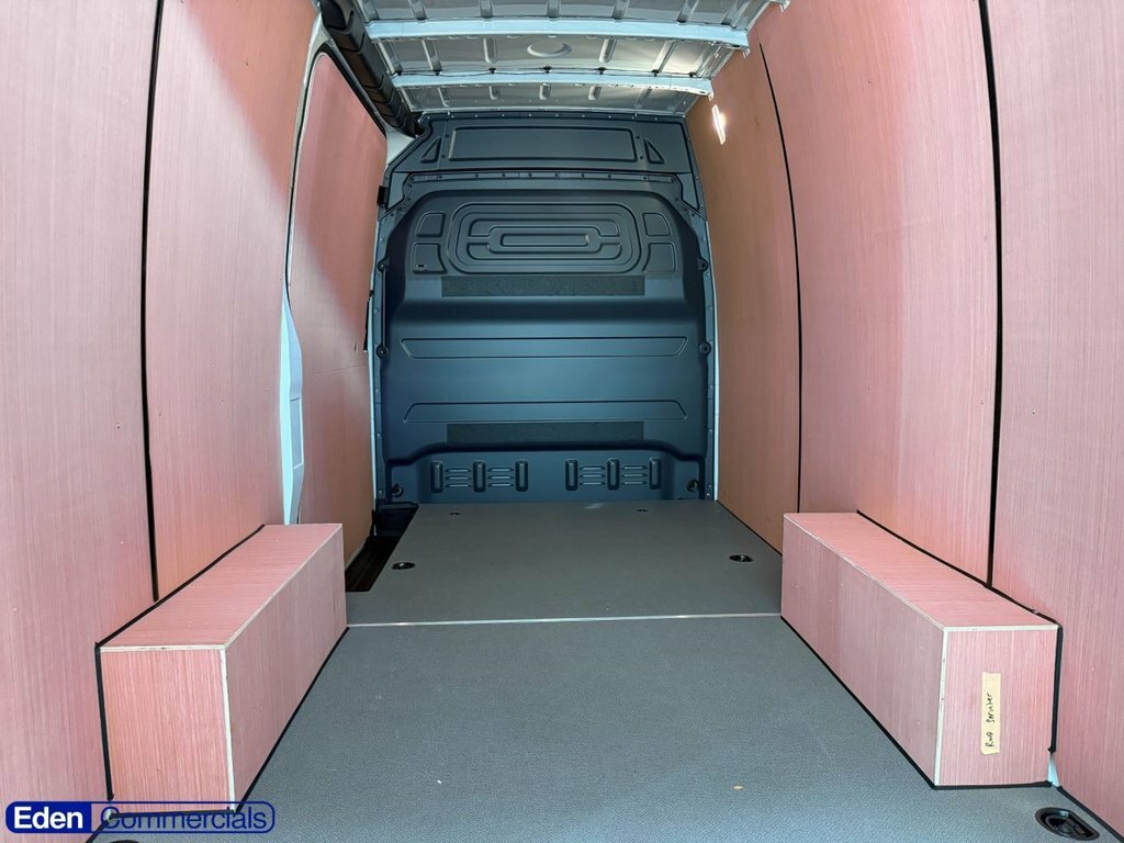 Mercedes-Benz Sprinter 2L Pro White #4